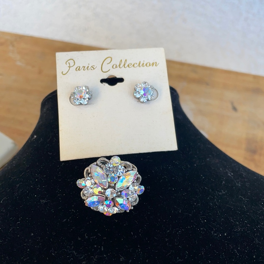 Very beautiful earrings coming with the ring